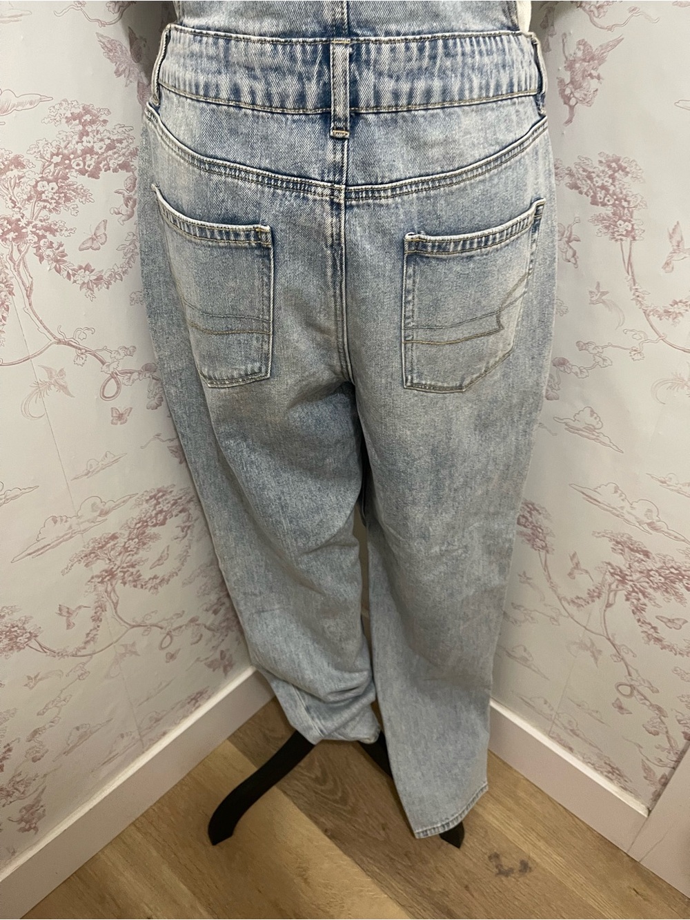 American Eagle Light Wash Denim mom Overalls new with tags US 10 Long - Picture 7 of 13